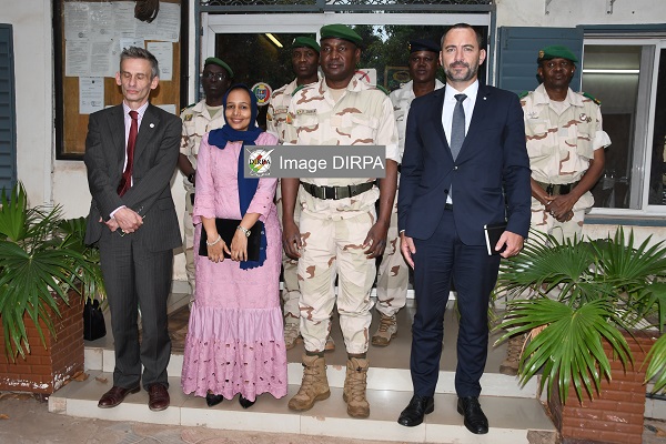 EMGA : le Général de Division Oumar Diarra reçoit la délégation de la Croix-Rouge