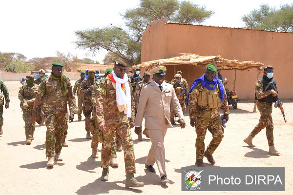 REGION DE NARA : Le MDAC visite ses hommes à Guiré et à Nara.