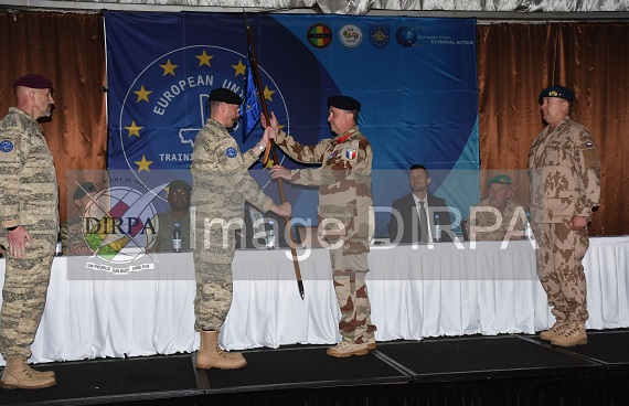 EUTM Mali : Passation de commandement entre le Commandant sortant de la mission EUTM-Mali et le rentrant