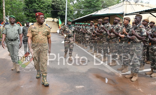 EMGA : Le Chef d’Etat-major Général des Armées du Burkina Faso au Mali.