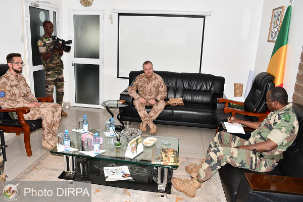 EMGA : Le CEMGA reçoit le nouveau commandant de la force EUTM. EMGA : Le CEMGA reçoit le nouveau commandant de la force EUTM.