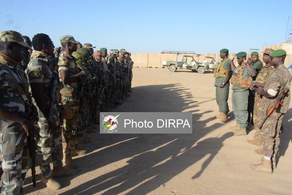 Tessalit : le CEM du PCIAT-EST et le commandant de la région militaire n°7 et chef secteur 2 en visite de terrain.