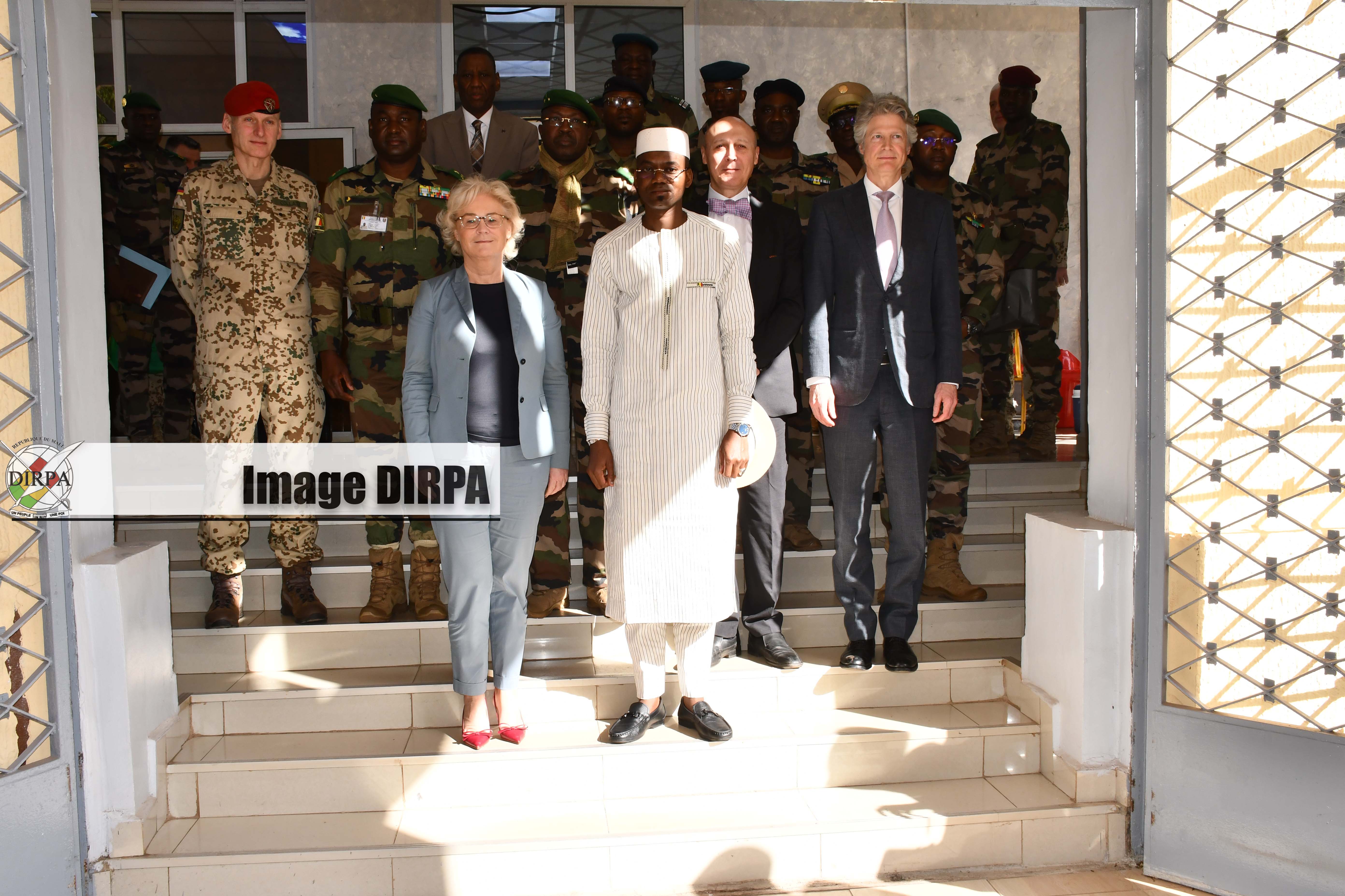 AUDIENCE AU MDAC : L’Allemagne décide d’accompagner le processus de Transition au Mali jusqu’en mai 2024, dixit la ministre allemande de la Défense.