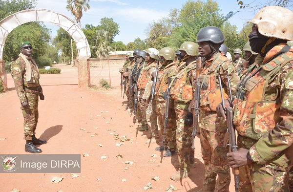 DIABALI : Le Commandant de la Zone de défense n°2 passe le réveillon avec la troupe.