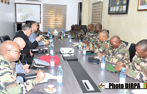 Coopération : Le CEMGA reçoit le Directeur du Collège Royal de l’Enseignement Militaire Supérieur (CREMS) du Maroc