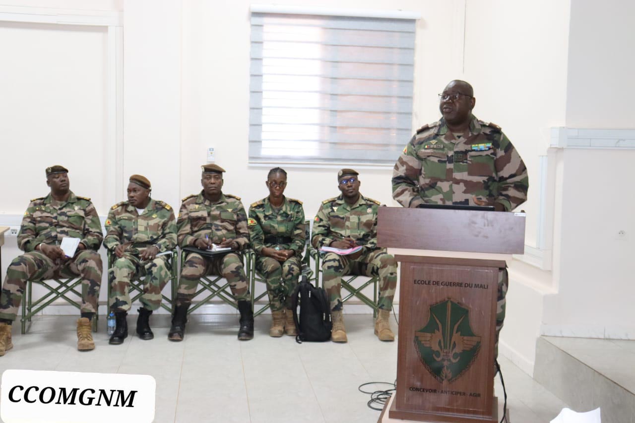 Le chef d’état-major de la Garde Nationale à l’École de Guerre