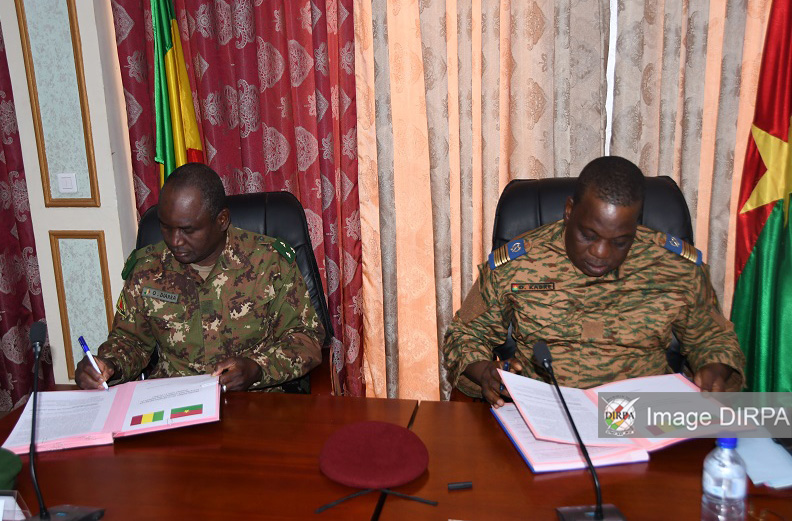Burkina Faso : Visite de travail du Chef d'état-major Général des Armées, le Burkina Faso et le Mali conjuguent leurs efforts…
