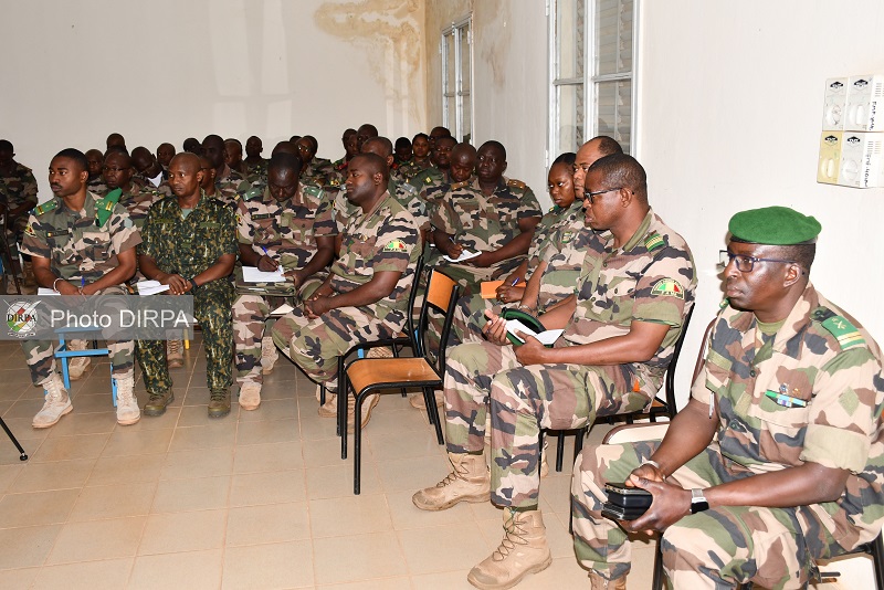 EMAK : Le CEMGA explique la mission de son institution aux stagiaires de la 24ème promotion de l’Ecole Militaire d'Administration