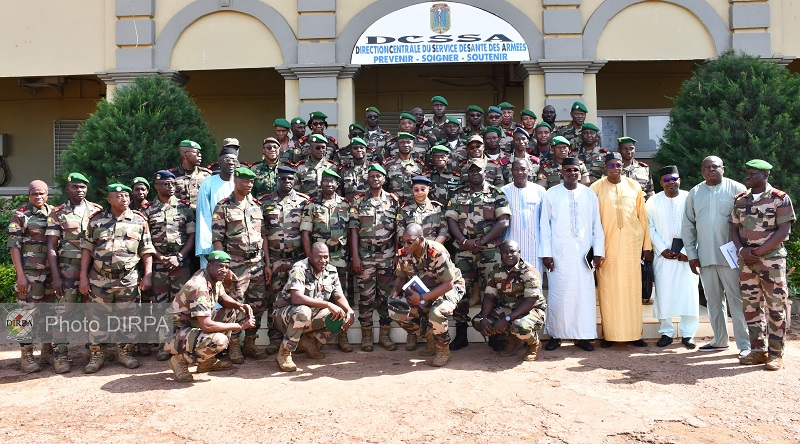 DCSSA : Le ministre de la Santé Colonel Assa Badialo Touré prend contact avec le personnel