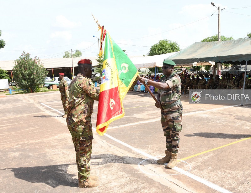 Régiment des Commandos Parachutistes : Remise de l’étendard au Commandant du GTIA Nangui