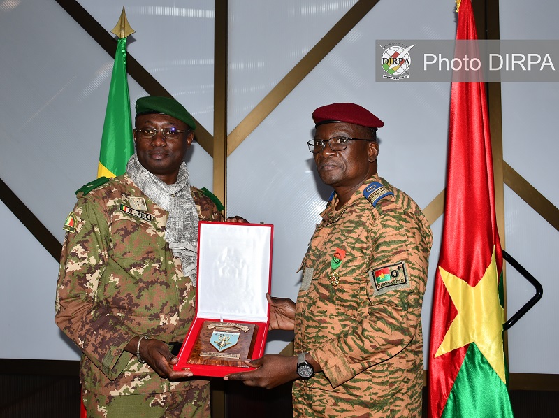 EMGA : Le détachement Air du Mali en fin de mission décoré par les autorités du Burkina Faso