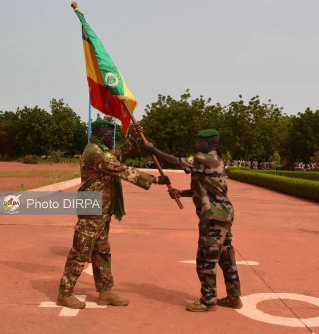 Passation de commandement : Le Colonel Abdoulaye TRAORE prend les commandes de la 6ème Région Militaire