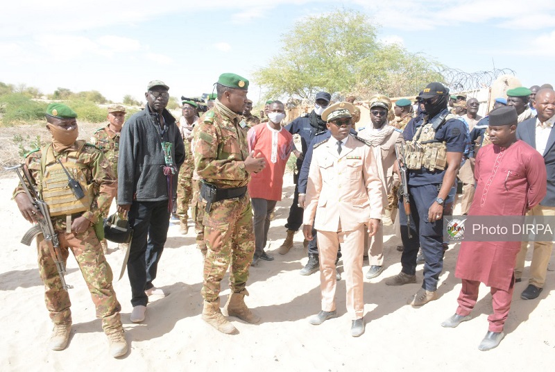Tombouctou : Visite du Gouverneur au Poste de Commandement de la 5ème Région Militaire