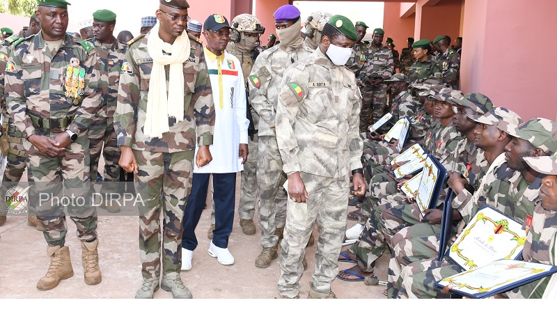 Polyclinique des Armées de Kati : Le président de la Transition au chevet des blessés de Guerre