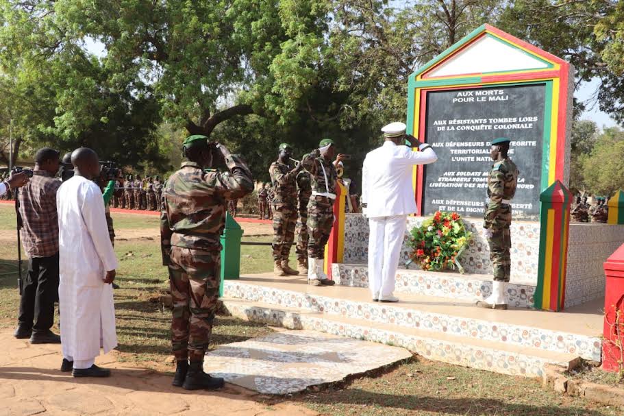 Célébration du 20 janvier 2024 : Une prise d’armes au Camp Amadou Cheickou  Tall à Ségou