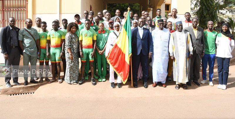 Jeux Africains Accra 2024 : Remise du drapeau national aux athlètes par le ministre des Sports