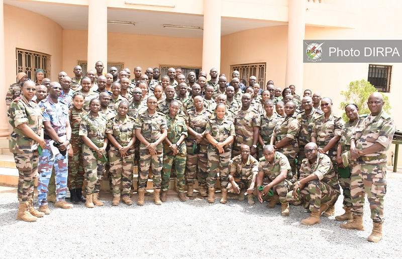 Visite : Les Officiers Stagiaires de l’Ecole Militaire d’Administration (EMA) au Musée des Armées