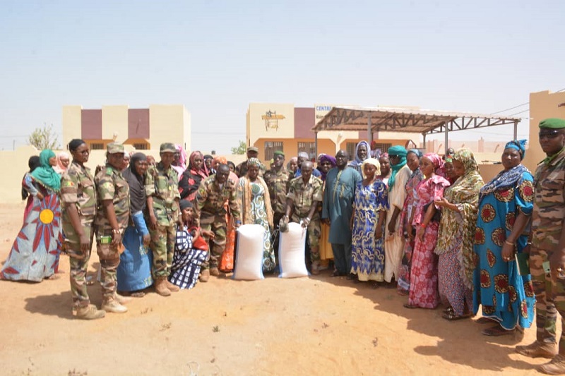 Mopti : Don du Gouverneur de région aux veuves des militaires et aux anciens combattants