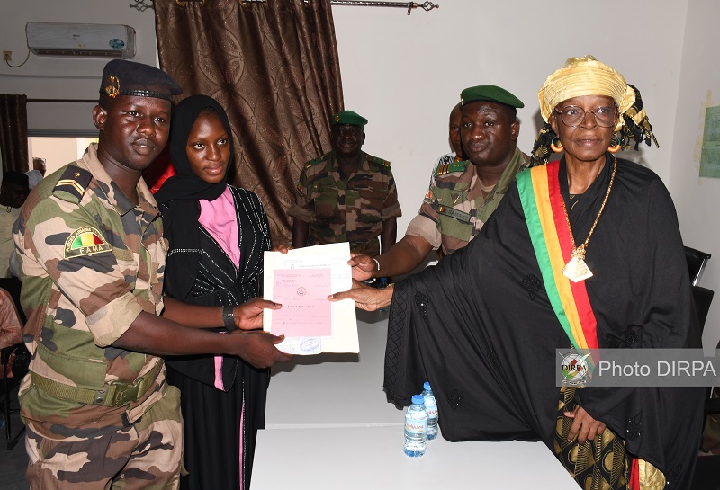 Mariage collectif : 35 Éléments de l’Armée de l'Air scellent leur union à la mairie de la Commune II