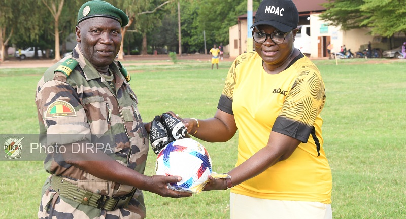 TOURNOI INTERMINISTERIEL DE FOOTBALL FEMININ : le Ministère de la Défense offre des équipements à son équipe