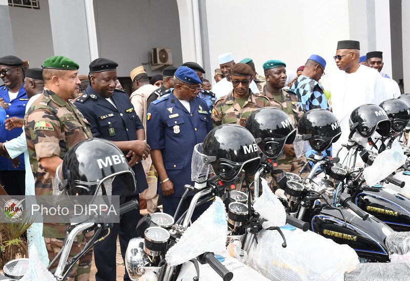 Sécurité: Remise d’un important lot d’engins à deux roues aux forces de sécurité