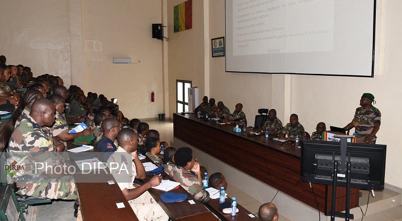 Le CEMGA prodigue des conseils aux officiers de CFCU et EMA