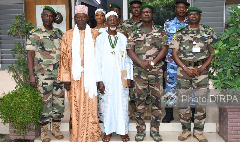 Efforts de guerre: L'operateur économique Yaya Diawara offre deux (02) millions aux FAMa.