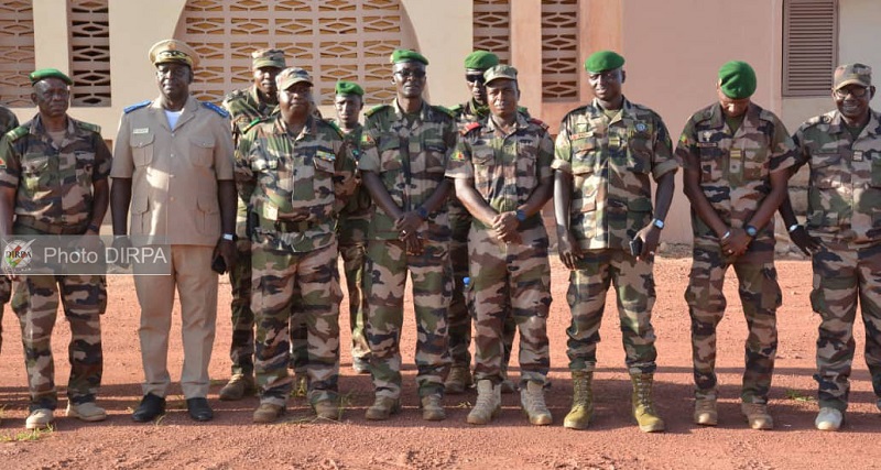 Région Militaire N6 : remise d'infrastructures, couplée de don de vivres.