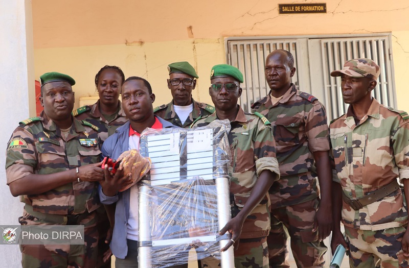 Région Militaire N°2 : Remise de Matériels à des jeunes diplômés en Photovoltaïque et Électricité pour leur autonomisation durable.