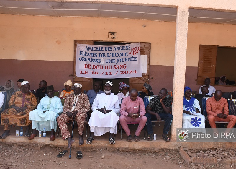 Kati : L’Amicale des Anciens Elèves de l’Ecole Molo B soutient les Forces de Défense et de Sécurité