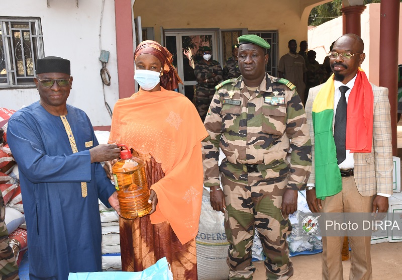 DSSA : Remise de denrées alimentaires aux veuves et orphelins des militaires et paramilitaires.