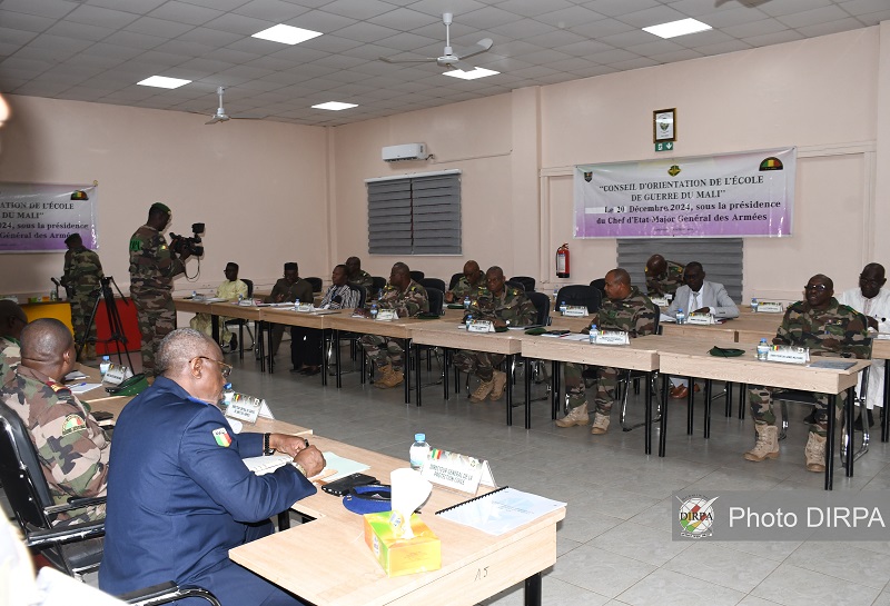 EGM : Les Chefs d'Etats-majors et Directeurs de Services au Conseil d'orientation de l'Ecole de Guerre du Mali