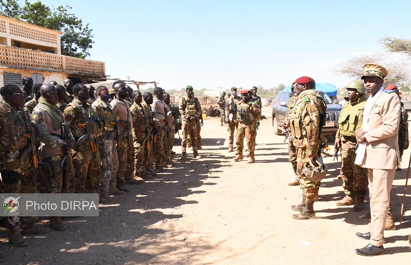 Défense et Sécurité : Fin de la visite d'autorité du Chef d’Etat-major Général Adjoint des Armées en 4ème Région Militaire Défense et Sécurité : Fin de la visite d'autorité du Chef d’Etat-major Général Adjoint des Armées en 4ème Région Militaire