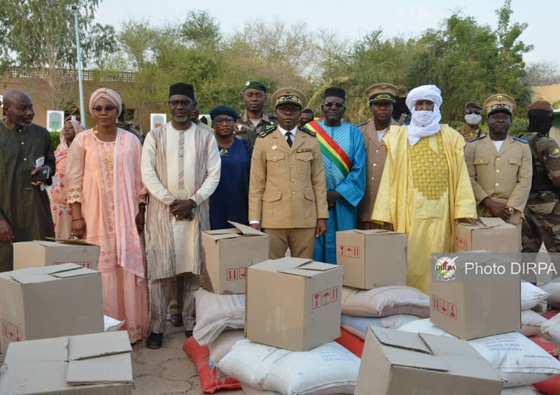 Tombouctou : Don de kits alimentaires aux veuves des militaires par le président de la transition, le Général d’Armée Assimi GOITA.