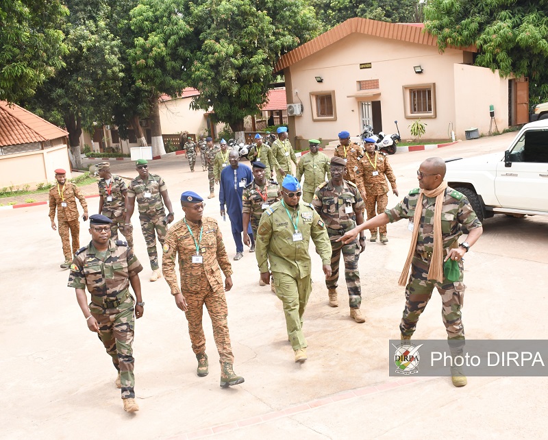AES : Les chefs d’États-majors des Armées de l’Air de l’AES en visite à l’École de Guerre du Mali