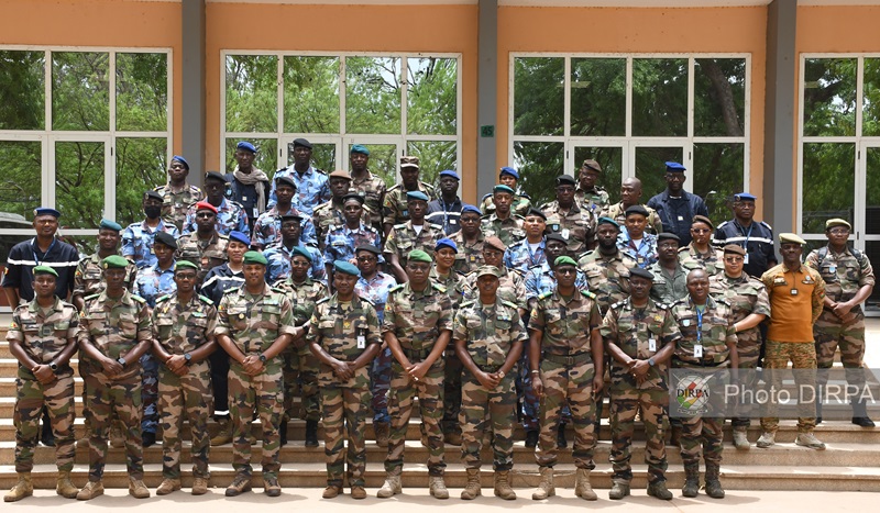 EEMFS : Les stagiaires de l'Ecole d'Etat-Major des Forces de Sécurité au Centre d’Instruction Boubacar Sada Sy de Koulikoro (CIBSSK) EEMFS : Les stagiaires de l'Ecole d'Etat-Major des Forces de Sécurité au Centre d’Instruction Boubacar Sada Sy de Koulikoro (CIBSSK)