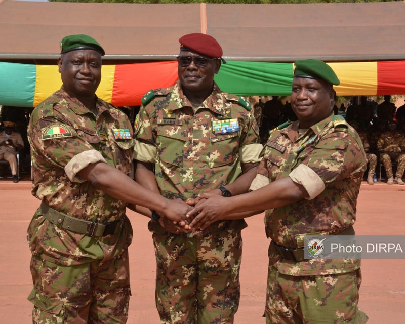 Région Militaire N°6 : passation de commandement entre les Commandants du PCIAT Centre sortant et entrant
