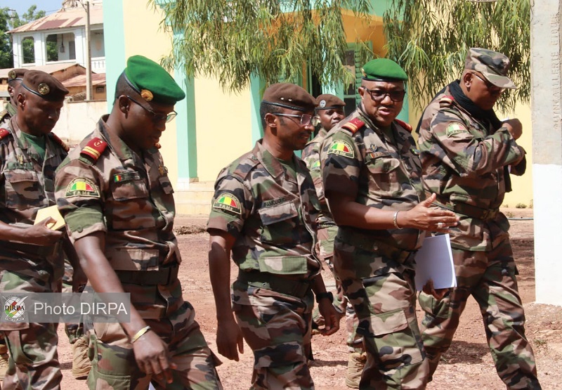 GNM : Le Chef d’État-major de la Garde Nationale du Mali au chevet des blessés de Boulkessi