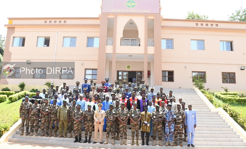 École de guerre du Mali : La 5ème promotion fait son entrée solennelle