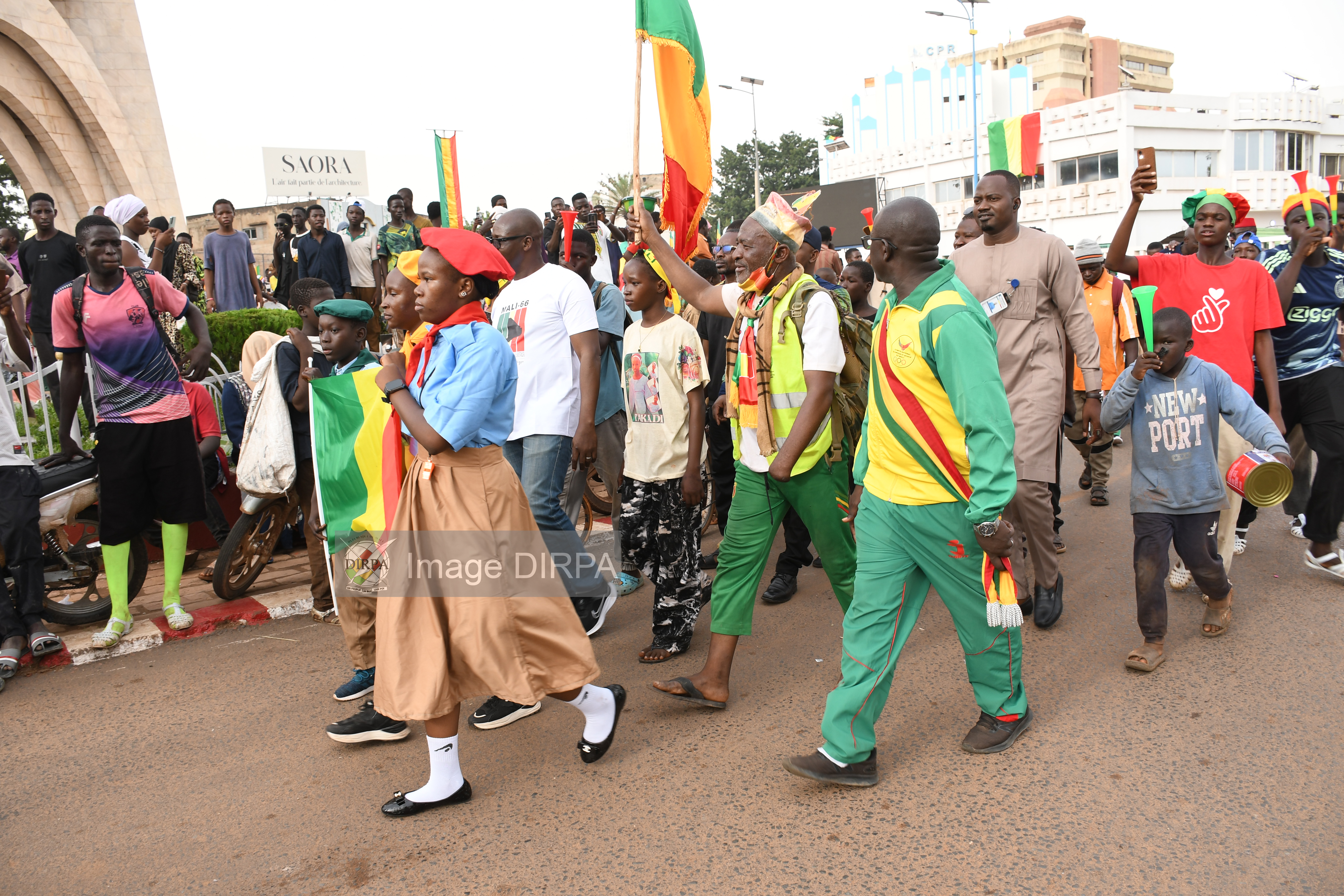 FÊTE DE L’INDÉPENDANCE : à plus de 60 ans, Sékou Sala TAPILY marche près de 90 kilomètres pour le Mali